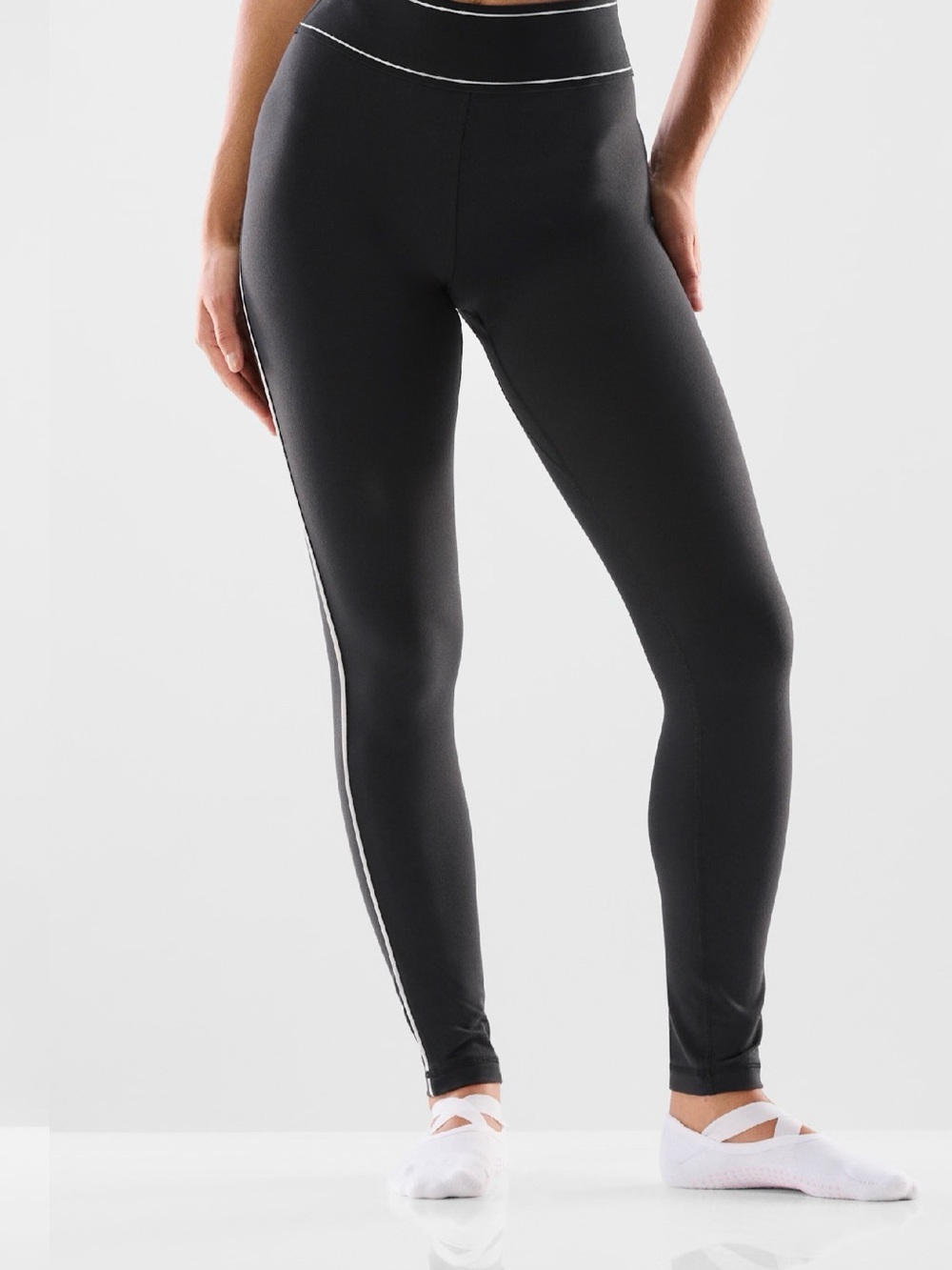Aritzia Golden LIFE Tiebreak Hi-Rise 26” Leggings